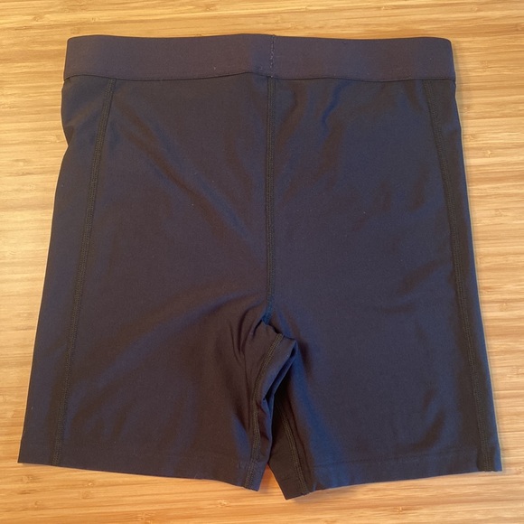 Under Armour Ladies Shorts - Picture 2 of 6
